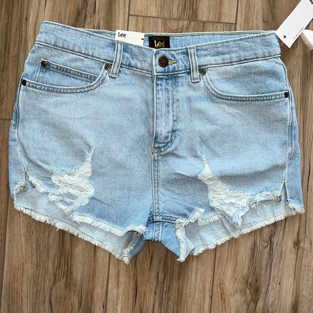 ☀️Lee Premium Destructed Shorty short Sz 30 in light wash